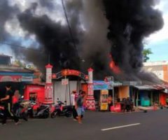 Lima Toko Ludes Terbakar, Api Padam 1/5 Jam Kemudian
