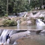 Air Terjun Moramo yang berada di desa Sumber sari Kecamatan Moramo bakal mendapat perhatian serius dari pemerintah kabupaten di tahun 2017. FOTO : MAHIDIN