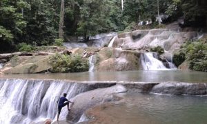Air Terjun Moramo yang berada di desa Sumber sari Kecamatan Moramo bakal mendapat perhatian serius dari pemerintah kabupaten di tahun 2017. FOTO : MAHIDIN