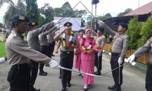 Tari Mondotambe Sambut Kapolres Baru Konsel AKBP Yeyen Lesmana