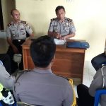 Kasat Lantas Polres Konsel Iptu Izhak didampingi Kapolsek Angata Iptu Muslimin Ganyu dan Kaur Bin Ops Sat Lantas Polres Konsel Ipda Yusran Yoyo, saat melaksanakan supervisi di Polsek Angata. FOTO : MAHIDIN