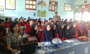 Sosialisasi pendaftran Polisi di SMA 12 Konsel. FOTO : MAHIDIN