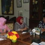 Dirut PT. PRPP Jateng Titah Listiorini (23/03), saat beraudiensid engan bupati Jepara Ahmad Marzuki. FOTO : DSW
