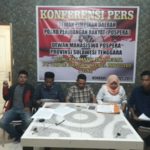 Pospera Sultra saat menggelar klonfrensi Pers di salah satu warung Kopi terkait TKA Ilegal di Morosi. FOTO : ODEK
