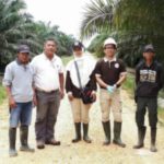 petugas karantina pertanian M.Rozalo V. dan Dwi Nur Susanti berkesempatan mengunjungi PT. Prima Bahagia Permai. FOTO : MA