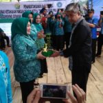 TP PKK Sultra Dapat Bantuan Bibit Cabai Lho!