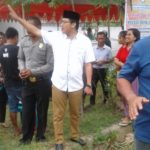 Calon Walikota kendari nomor urut 1 Abdul Rasak saat hendak mencoblos pada tanggal 15 Februario lalu.