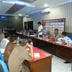 Tim Sapu Bersih Pungli di aceh Timur saat menggelar rapat koordinasi yang dipimpin Wakapolres Aceh Timur Kompol Carlie Syahputra. FOTO : ROBY SINAGA