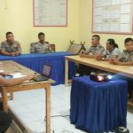 Kapolres Muna AKBP Yudith Satria Hanantha memimpin rapat Koordinasi dan evalusia penerimaan calon Anggota Polri tahun 2017 di Polres Muna. FOTO : ROS
