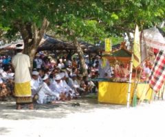 Pantai Nambo Jadi Ritual Umat Hindu