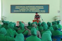 Komandan Kodim 0104/Aceh Timur Letkol Inf Amril Haris Isya Siregar, SE saat membuka acara Persit. FOTO : ROBY SINAGA