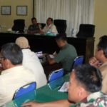 Dandim Aceh Timur bersama Ka Bulog Kota Langsa bersama membahas terkait penyerapan gabah diluar kualitas. FOTO : ROBY SINAGA