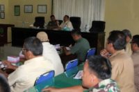 Dandim Aceh Timur bersama Ka Bulog Kota Langsa bersama membahas terkait penyerapan gabah diluar kualitas. FOTO : ROBY SINAGA
