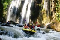Arung Jeram di Sungai Pekalen yang ada di Desa Ranu Gedang, Kecamatan Tiris. FOTO : AHMAD SUGENG LAKSONO