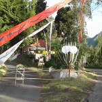 Jalur jalan menuju Desa Ngadas kecamatan Sukapura Kabupaten Probolinggo di tutup khusus untuk lajur kiri. Penututpan satu jalur tersebut terkait adanya perayaan hari raya Nyepi. FOTO : ASL