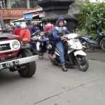 Wisatawan dengan kendaraan roda dua dan empat yang hendak memasuki lokasi wisata Bromo di sukapura kabupaten probolinggo, Jatim. FOTO : ASL
