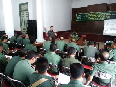 jajaran TNI Kodim Probolinggo saat mengekuuti kegiatan pengawasan dan evaluasi. FOTO : AHMAD SUGENG LAKSONO