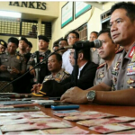 Kapolda Sulsel Irjen Pol Drs Muktiono SH, MH saat menggelar konprensi pers terkait penembakan Bos narkoba di Sulsel.