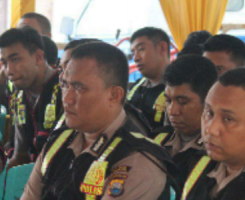 Bhabinkantibmas se Polres Bantaeng berkumpul untuk membahas berita hoax terkait penculikan anak yang merasahkan warga. FOTO : SYAMSUDDIN