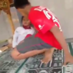 Aksi "Skip Challenge" yang dilakukan oleh anak-anak yang dapat membahakan jiwa sesorang. FOTO : AHMAD SUGENG LAKSONO