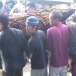 Jenazah salah satu Korban pendaki Gunung Mekongga Edy muliayadi saat tiba di rumah duka di Desa Wonggeduku, Konawe. FOTO : FT