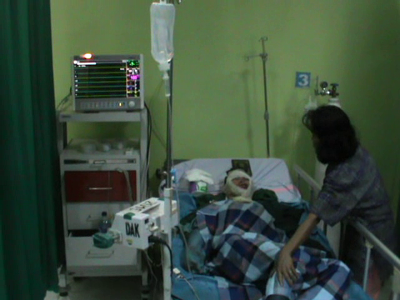 salah satu dari tiga korban ledakan mesin PLTU PLN Nii Tanasa mendapat perawatan intensif di RSUD Kota Kendari,. FOTO : FT