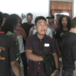 Aksi Unjuk Rasa PHL di kantor kemenag Sultra terkait PHL yang dipihak ketigakan berakhir ribut. FOTO : FT