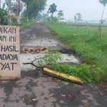 jalan yang menghubungkan tiga kecamatan di probolinggo ini rusak berat dan butuh perhatian Pemerintah kabuoaten. FOTO : AHMAD SUGENG LAKSONO