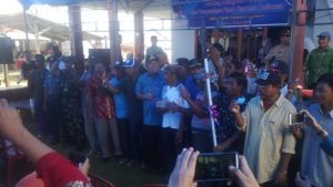 Walikota kendari H. Asrun saat meremikan Tracking wisata mengrove di kelurahan Purirano. FOTO : BAIM