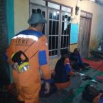 Tim SAR Sukoharjo saat melakukan pencarian korban yang terseret arus sungai. FOTO : BISMA SURYA KURNIAWAN