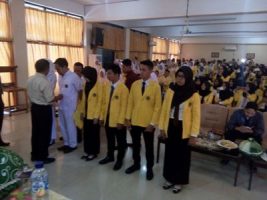 Mahasiswa Stikes Mandala waluya mengikuti Yudisium di aula MW Kendari. FOTO : EDI SAFRAN