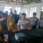 Kapolres Konsel AKBP Yeyen Lesmana, S.IK meninjau hasil temuan Bhabinkantibmas Lainea Kulkas Rusak dijadiikan sebagai mesin penetas telur. FOTO : MAHIDIN