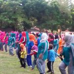 Peserta Porseni Tingkat Kecamatan Ladongi saat mengikuti upacara pembukaan dalam rangka HUT Koltim ke IV tahun 2017 di lapangan Atula. FOTO : NIKEN