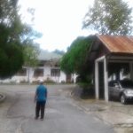 tampak kantor DPRD Kota kendari lengang dari aktifitas, meski waktu baru menunjukkan pukul 10.00 Wita. FOTO ; ODEK