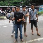 Pengendara ini nyaris adu jotos dengan pengendara lainnya akibat hampir bertabrakan. FOTO : ODEK