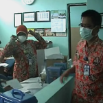 Penderita Tuberculosis di Brebes Terus Meningkat, warga wajib untuk menggunakan masker atau penutup mulut agar terhindar dari TB. FOTO : RACHMAWATI