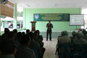 Kumdam IM berikan penyuluhan hukum kepada seluruh personil Kodim 0104/Aceh Timur yang digelar di Aula Garasi Makodim Langsa. FOTO : ROBY SINAGA