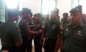 Komandan Kodim 0820/Probolinggo, Kolonel Inf Hendy Yustian Danang Suta melantik Kenaikan Pangkat 33 Prajurit dan 8 Orang ASN. FOTO : AHMAD SUGENG LAKSONO