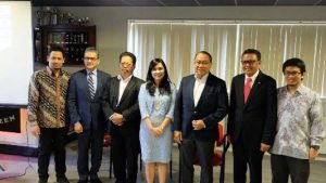 Ika Unhas-Belanda foto bersama sebelum digelar kegiatan FGD. FOTO : SYAMSUDDIN