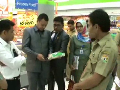 Temukan Produk Kadaluwarsa Anggota DPRD Sultra Sidak Supermarket