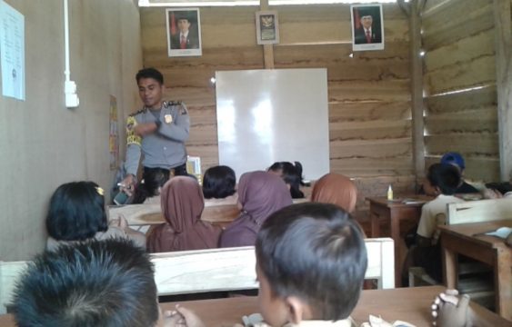 Bangun SDS, Warga Desa Tunas Baru Apresiasi Terobosan Brigadir Saleh&nbsp;