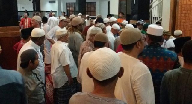 Sambut Gerhana Bulan Total, Umat Muslim Bali Jalankan Shalat Khusuf