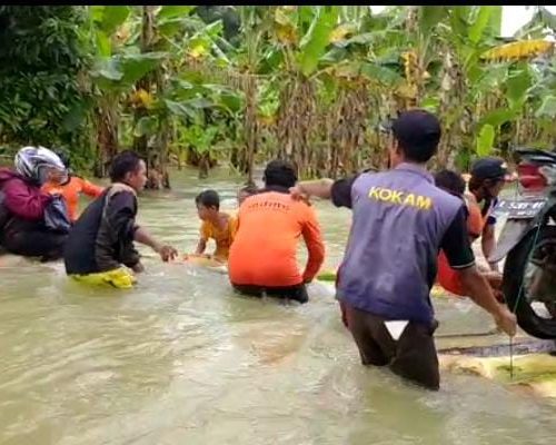 KOKAM membantu korban banjir Dorang Nalumsari