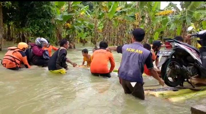 KOKAM membantu korban banjir Dorang Nalumsari