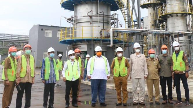 Gubernur saat meninjau PT Wijaya Karya (Wika)