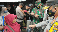 Pembagian Masker Gratis di Kendari