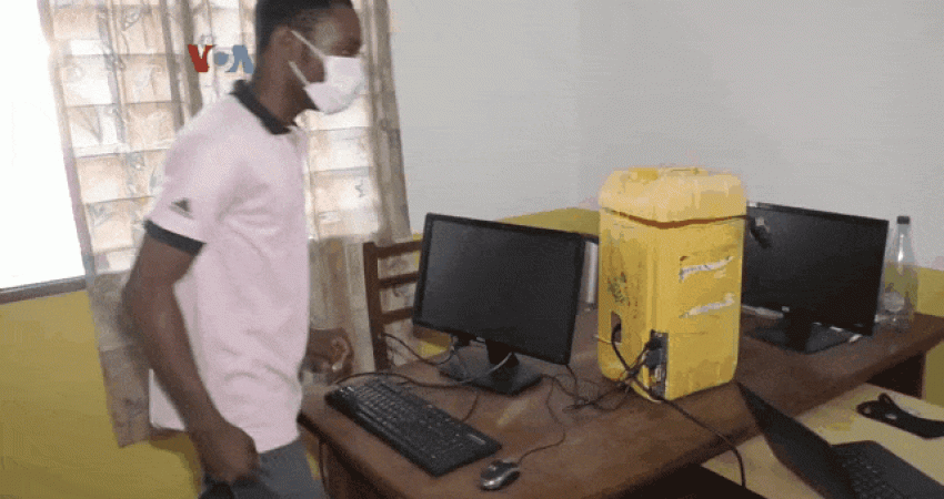 Usaha Rintisan di Benin Rakit Komputer dari Bahan Daur Ulang