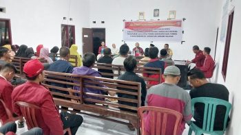 Mahasiswa KKN Kelompok F Edukasi Warga Desa Morome Konda Tentang Perda Lalu Lintas Ternak