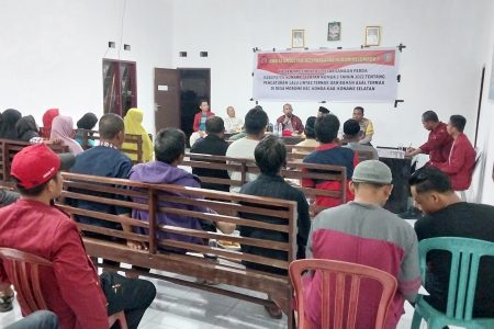 Mahasiswa KKN Kelompok F Edukasi Warga Desa Morome Konda Tentang Perda Lalu Lintas Ternak
