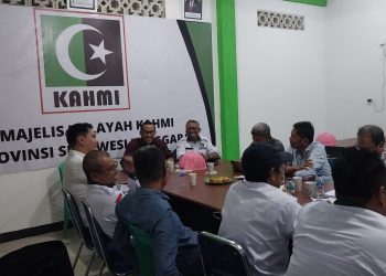 Pakar HTN Refly Harun Hadiri Diskusi KAHMI Sultra